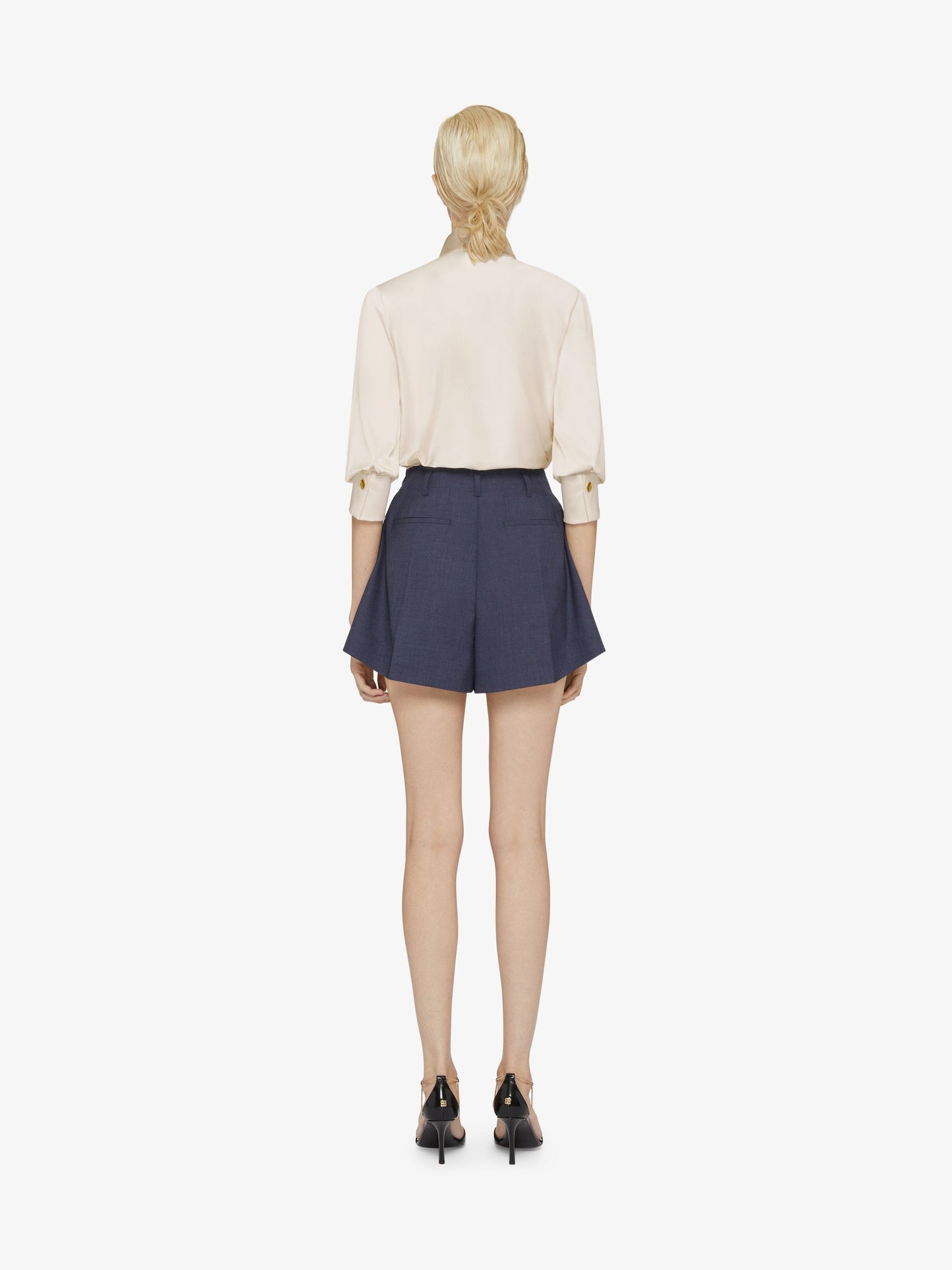 Blouse in satin with buttoned collar || Ownara
